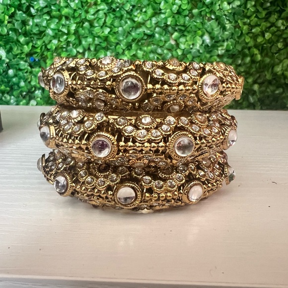 Tikka and earring set, colorful bangles - Picture 11 of 16